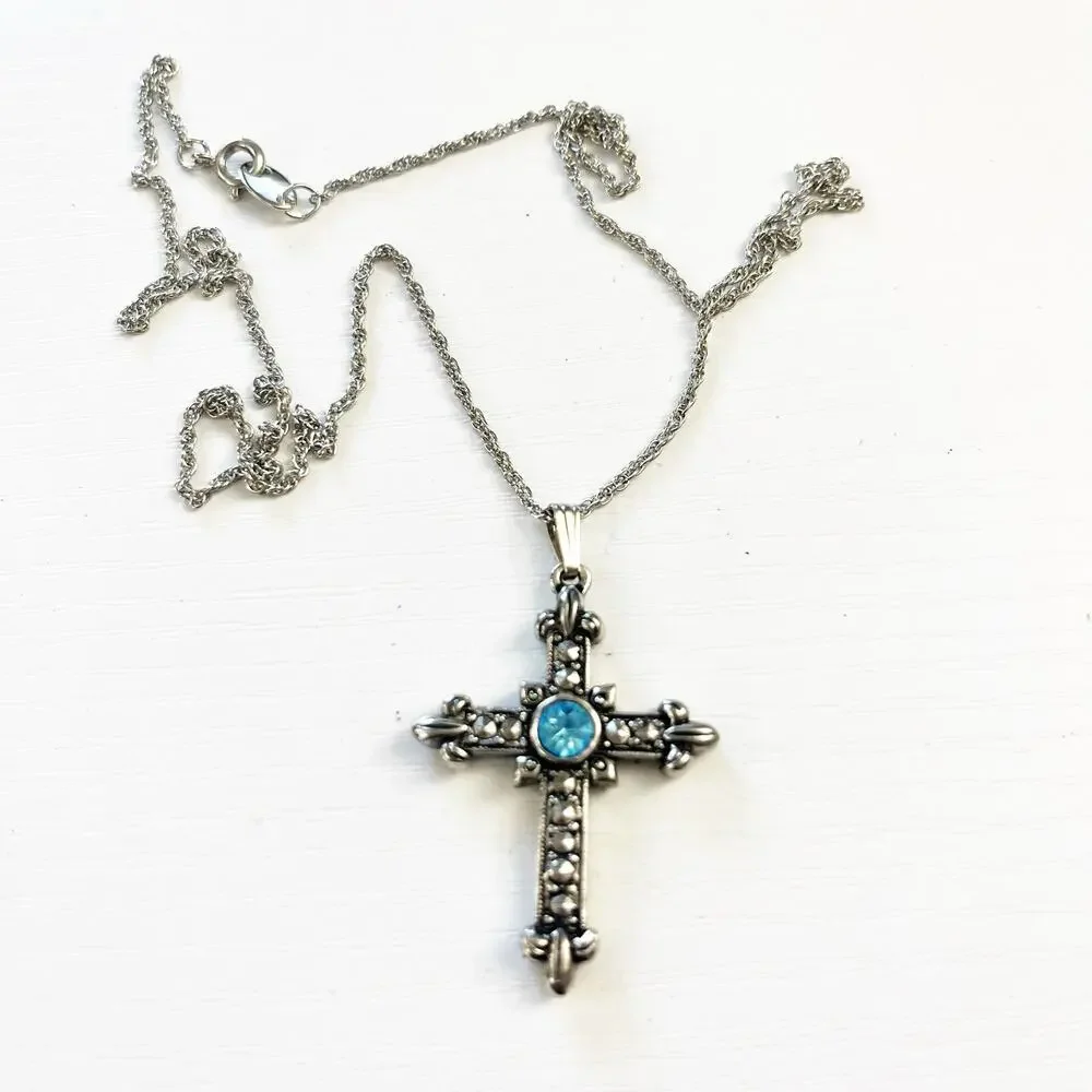 Avon Vintage Graceful Cross Pendant Necklace Silver with Blue Stone 1992